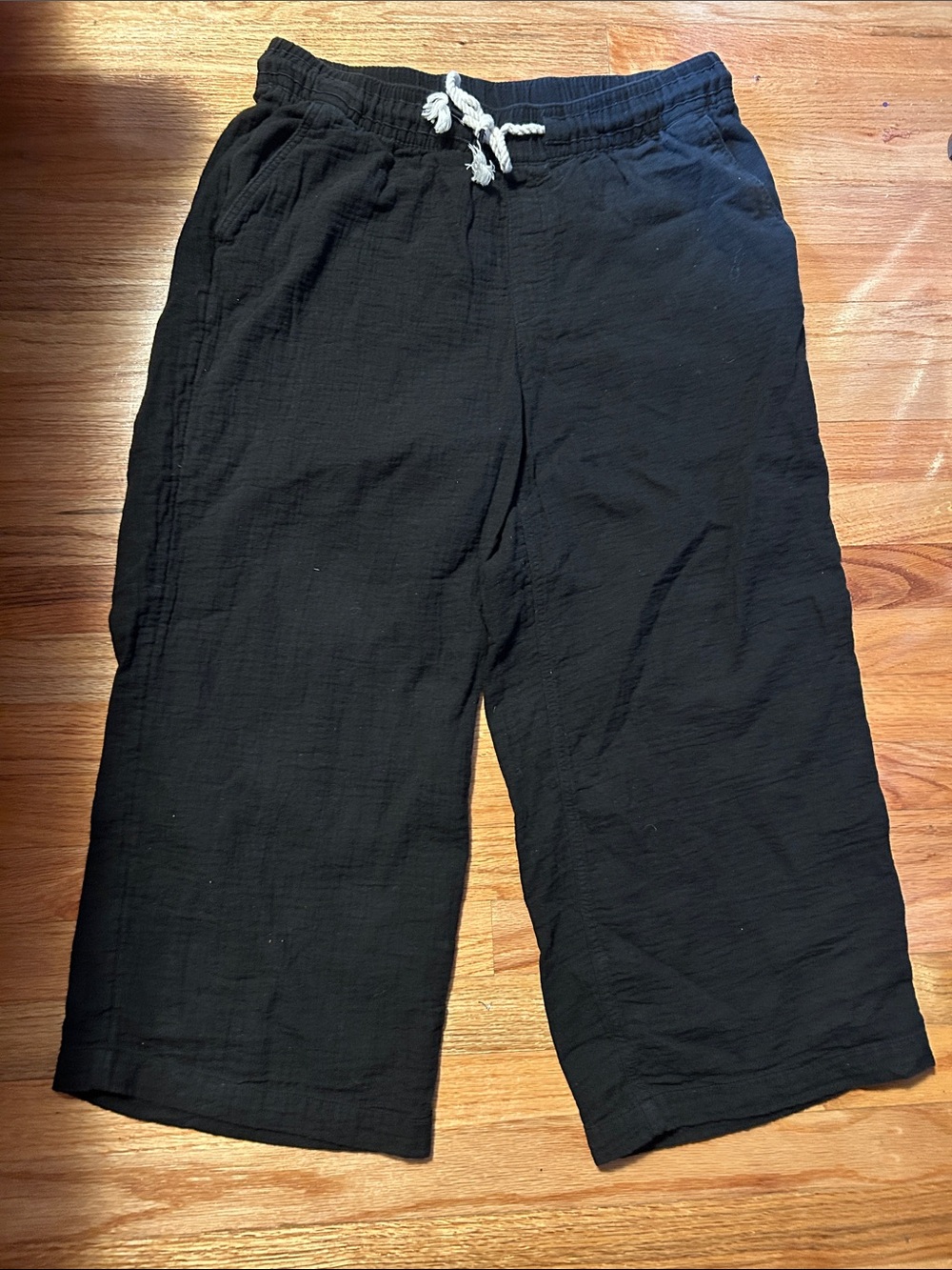 Old Navy Black Wide-Leg Cropped Pants with White Drawstring